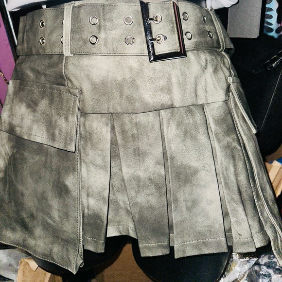 Skirts 😍 - Picture 3 of 4